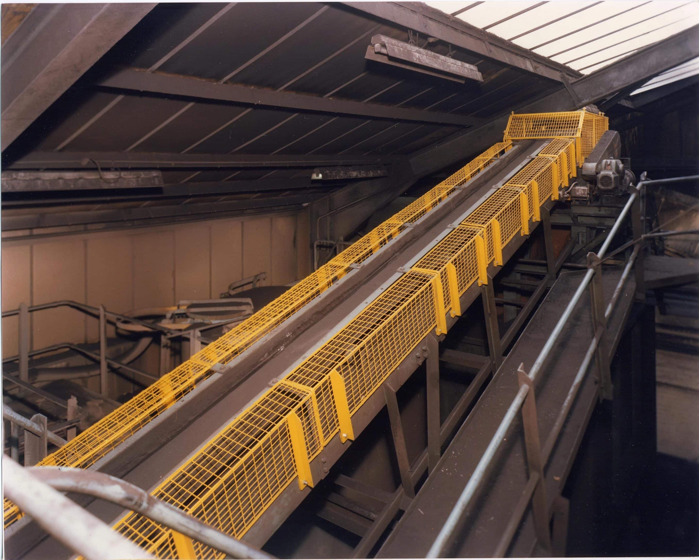 Material conveyor clearance